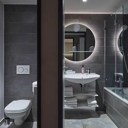Adagio Hotell 4*
